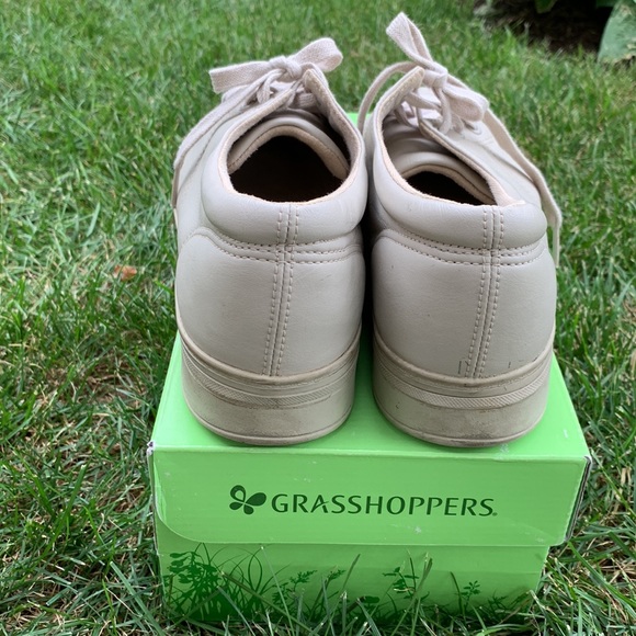 Woman’s tie shoes - Picture 5 of 10